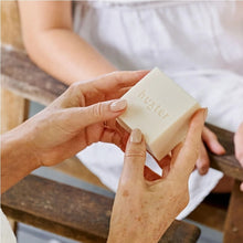 Load image into Gallery viewer, Body Cleansing Bar Gift Box - White Florals & French Pear - Peach Flower